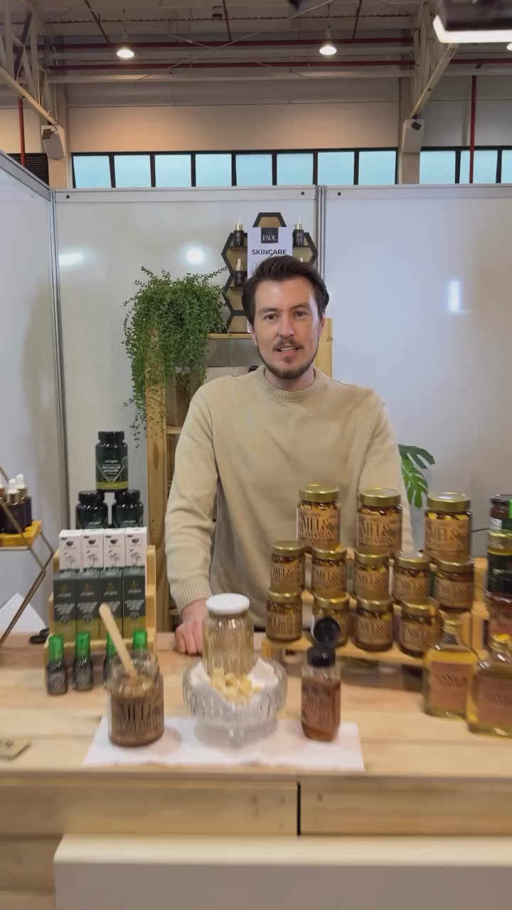 Nosso Mel & Castanhas FAOL, por onde passa, encanta! 🍯🐝✨

Quem prova, entende.

#FAOL #MelECastanhas #FAOLApicultura